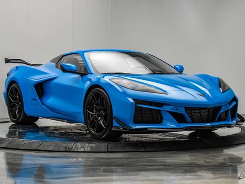 Used 2023 Chevrolet Corvette Z06 w/ Z07 Performance Package RWD image 30