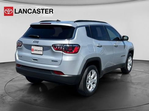 Used 2024 Jeep Compass Latitude AWD/4WD image 7
