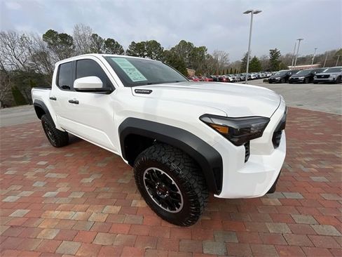 Used 2025 Toyota Tacoma TRD Off-Road image 38
