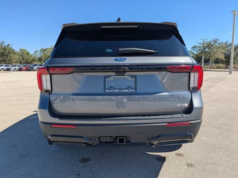 Used 2025 Ford Explorer ST-Line w/ ST-Line Street Pack image 6