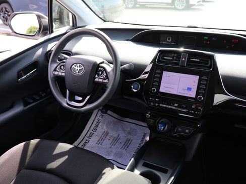 Used 2021 Toyota Prius L Eco FWD image 12