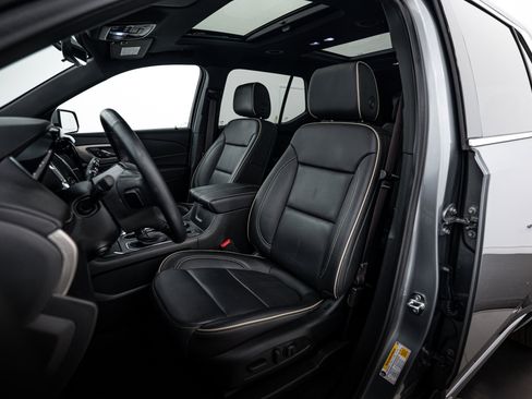 Used 2023 Chevrolet Traverse Premier image 12