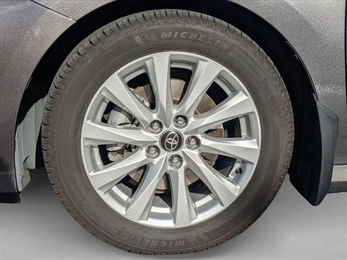 Used 2020 Toyota Camry LE image 21