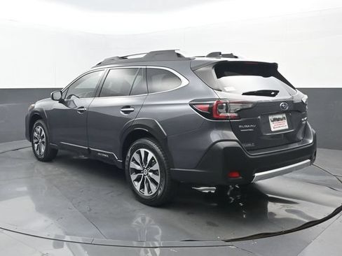 Used 2023 Subaru Outback Touring AWD/4WD image 3