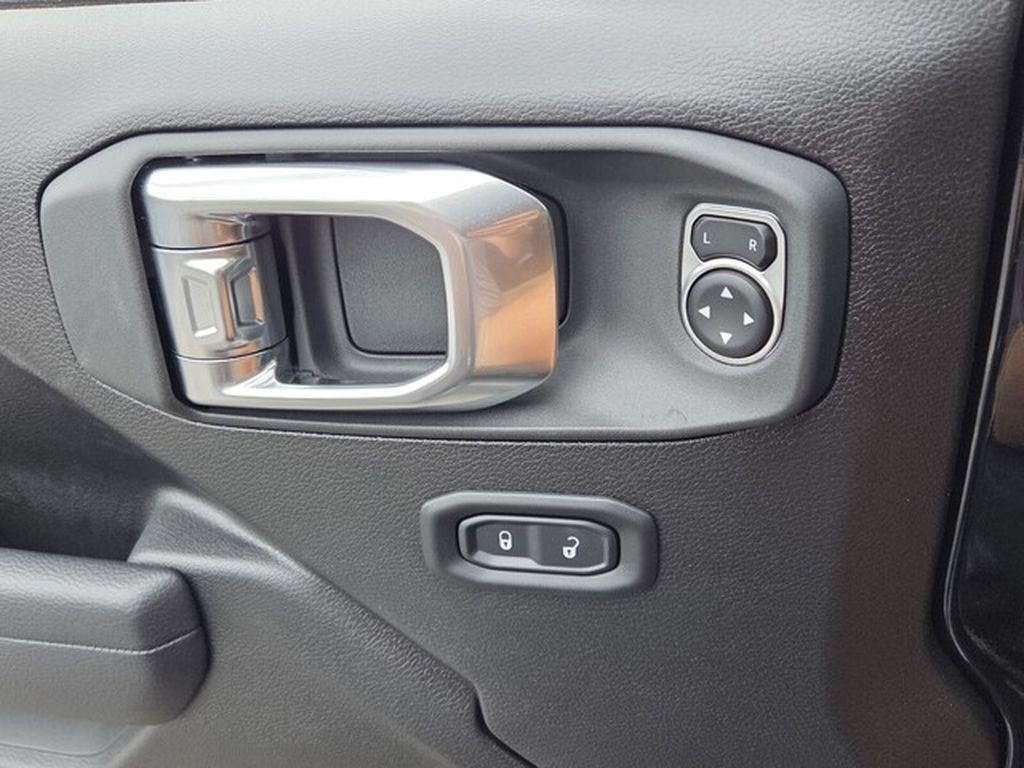 Used 2026 Jeep Wrangler Sport AWD/4WD image 30