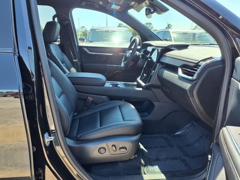 Used 2024 GMC Acadia Elevation w/ LPO, Cargo Package FWD image 8