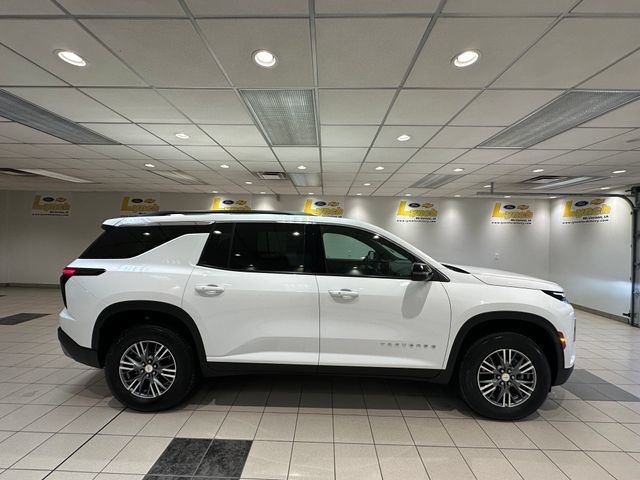 Used 2025 Chevrolet Traverse LT AWD/4WD image 3