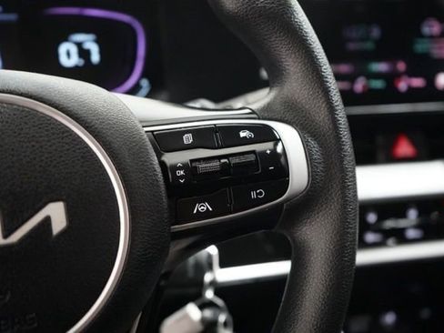 Used 2025 Kia Sportage LX image 23