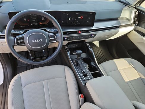 Used 2025 Kia Sorento S w/ Panoramic Sunroof Package image 9
