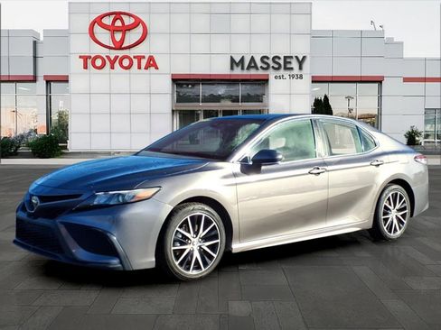 Used 2024 Toyota Camry SE image 7