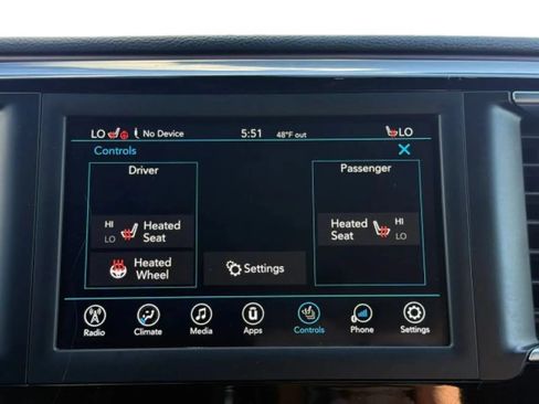 Used 2020 Chrysler Pacifica Touring-L FWD image 34