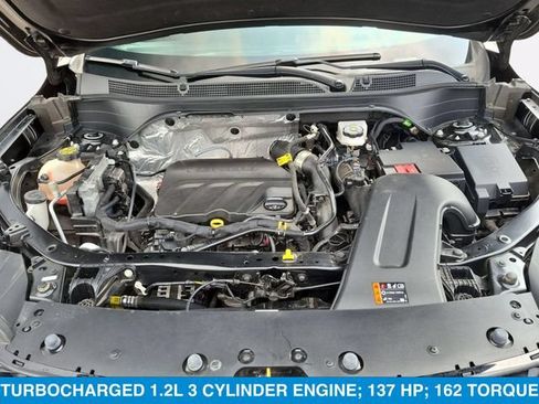 Used 2024 Chevrolet Trax RS w/ Sunroof Package FWD image 34