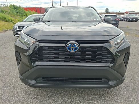 Used 2021 Toyota RAV4 LE AWD/4WD image 2