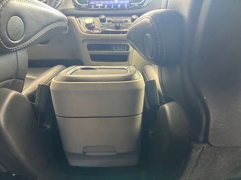 Used 2024 Chrysler Pacifica Touring-L FWD image 26
