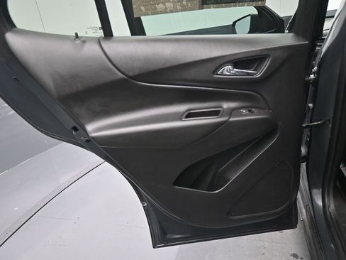 Used 2020 Chevrolet Equinox LT w/ Driver Convenience Package image 8