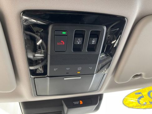 New 2025 Mitsubishi Outlander SE image 8