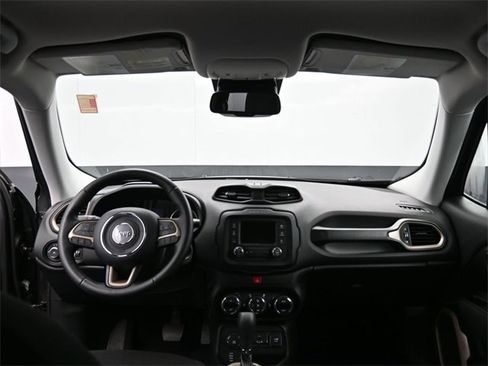 Used 2017 Jeep Renegade Latitude w/ Popular Equipment Group image 27