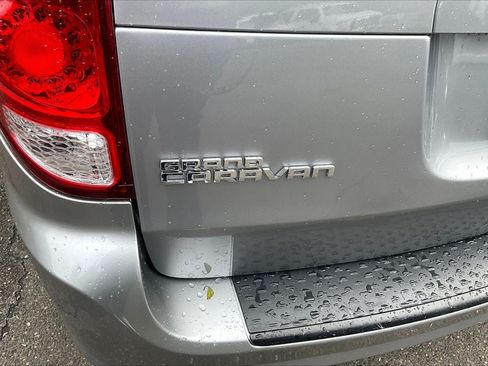 Used 2018 Dodge Grand Caravan SE FWD image 22