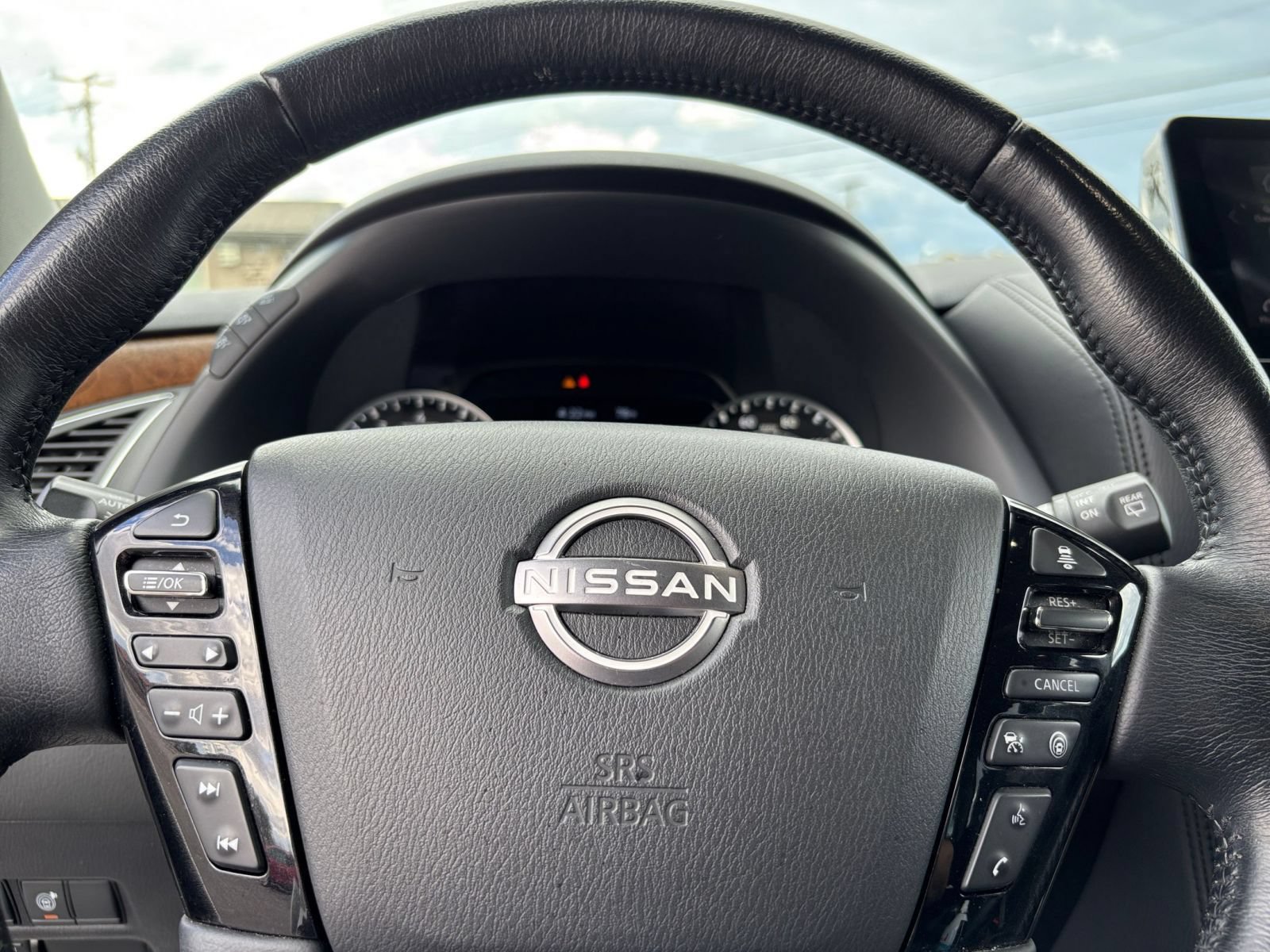 Used 2023 Nissan Armada SL AWD/4WD image 30