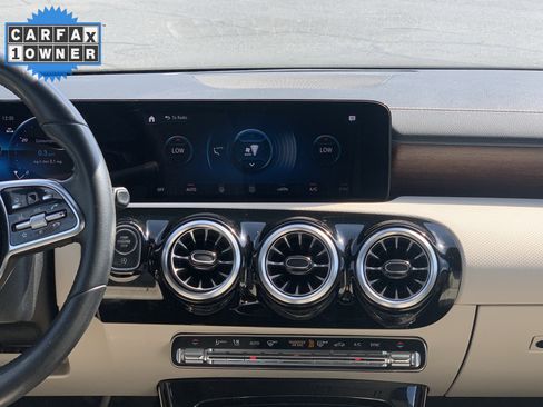 Used 2023 Mercedes-Benz CLA 250 image 31