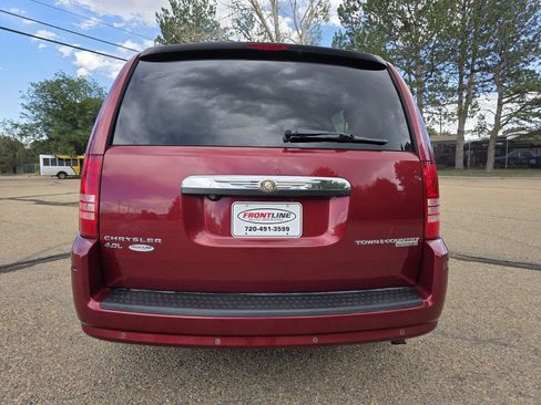Used 2010 Chrysler Town & Country Touring Plus w/ Safetytec Group FWD image 5