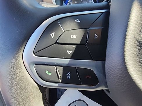 Certified 2022 Chrysler Voyager LX image 12