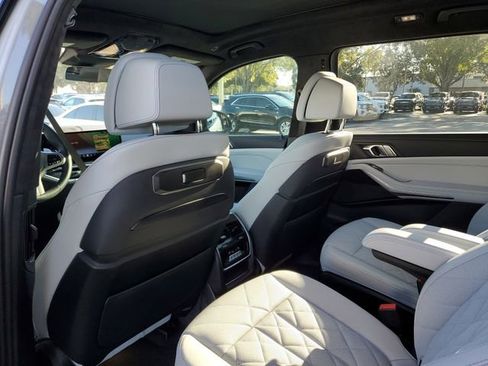 Used 2024 BMW X7 xDrive40i w/ M Sport Package image 9