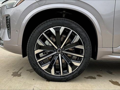 New 2026 Volvo XC90 B5 Plus w/ Protection Package Premier image 25