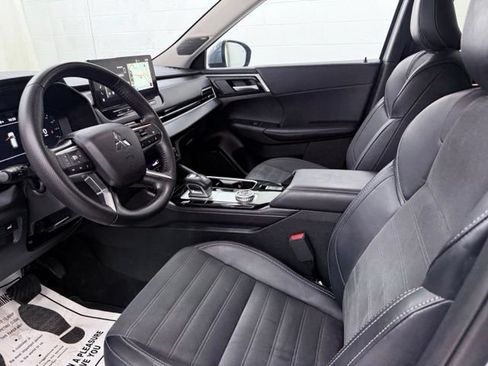 Used 2025 Mitsubishi Outlander SE FWD image 17
