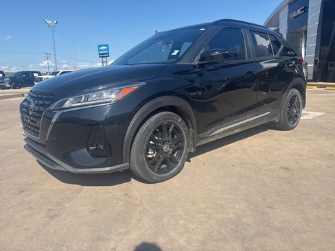 Used 2021 Nissan Kicks SR w/ SR Premium Package image 2