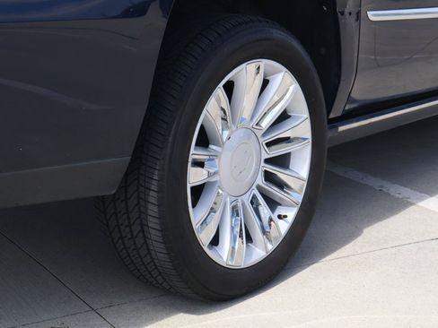 Used 2019 Cadillac Escalade ESV Platinum AWD/4WD image 12
