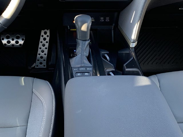 Used 2026 Toyota Camry SE FWD image 27