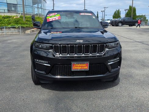 Used 2025 Jeep Grand Cherokee Limited AWD/4WD image 2