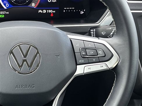 Used 2024 Volkswagen Tiguan SE image 14