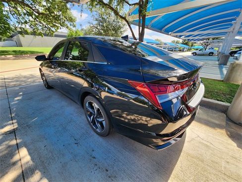 Used 2022 Hyundai Elantra Limited FWD image 4
