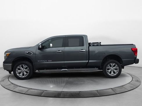 Used 2016 Nissan Titan SL image 2