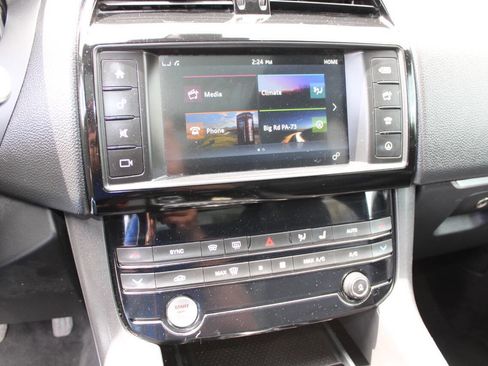 Used 2018 Jaguar F-PACE Premium AWD/4WD image 15