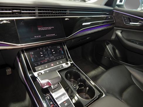 Used 2023 Audi Q8 Prestige w/ Prestige Package image 17