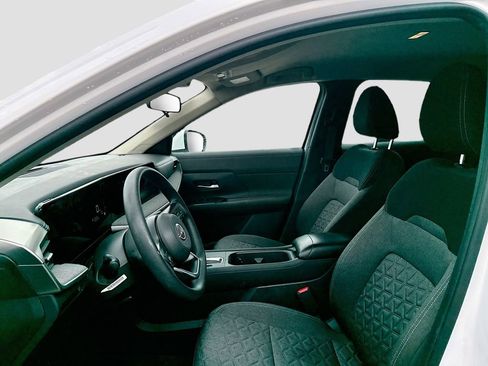 Used 2025 Nissan Kicks SV FWD image 9