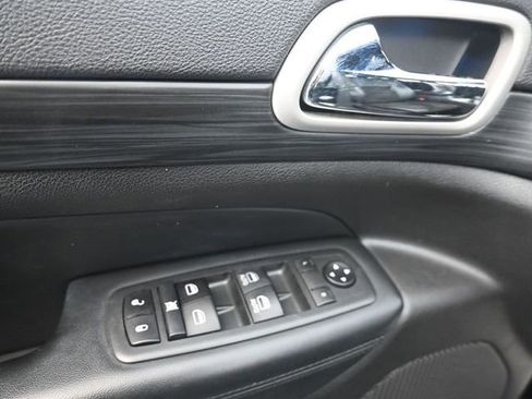 Used 2020 Jeep Grand Cherokee Altitude image 16