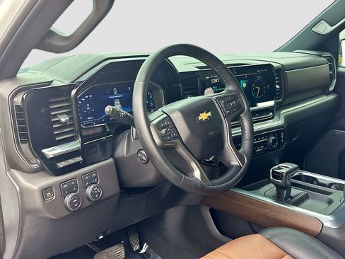 Used 2023 Chevrolet Silverado 1500 High Country w/ High Country Premium Package AWD/4WD image 9