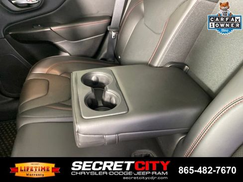 Used 2019 Jeep Cherokee Trailhawk AWD/4WD image 28