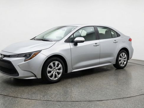 Used 2025 Toyota Corolla LE FWD image 3
