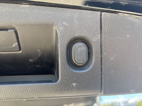 Used 2018 Chevrolet Tahoe LT image 38