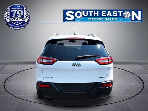 Used 2017 Jeep Cherokee Latitude w/ Cold Weather Group AWD/4WD image 4