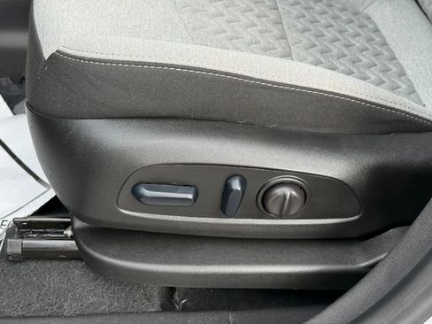 Used 2024 Chevrolet Equinox LS w/ LS Convenience Package AWD/4WD image 18