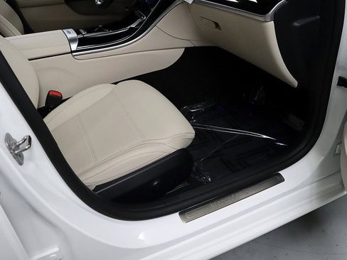 Certified 2025 Mercedes-Benz C 300 4MATIC Sedan image 33