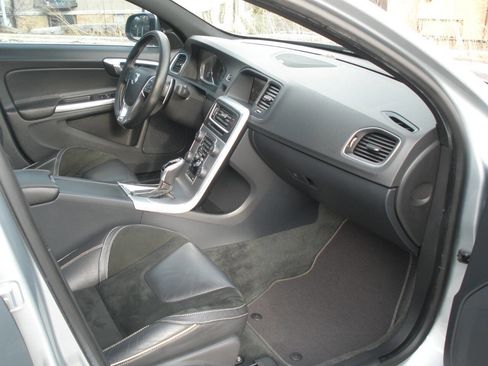 Used 2015 Volvo S60 T6 R-Design Platinum image 29