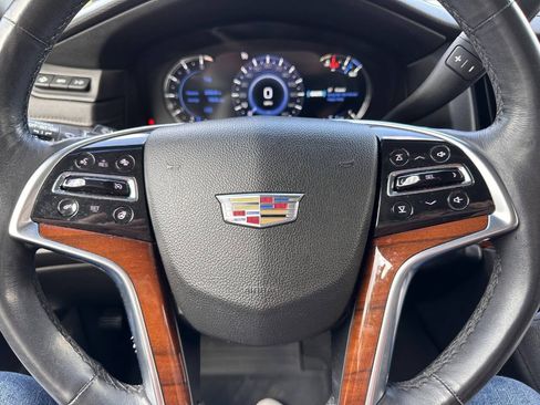 Used 2017 Cadillac Escalade Luxury AWD/4WD image 21
