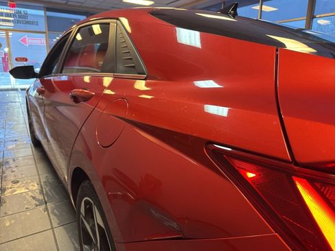 Used 2021 Hyundai Elantra Limited image 3